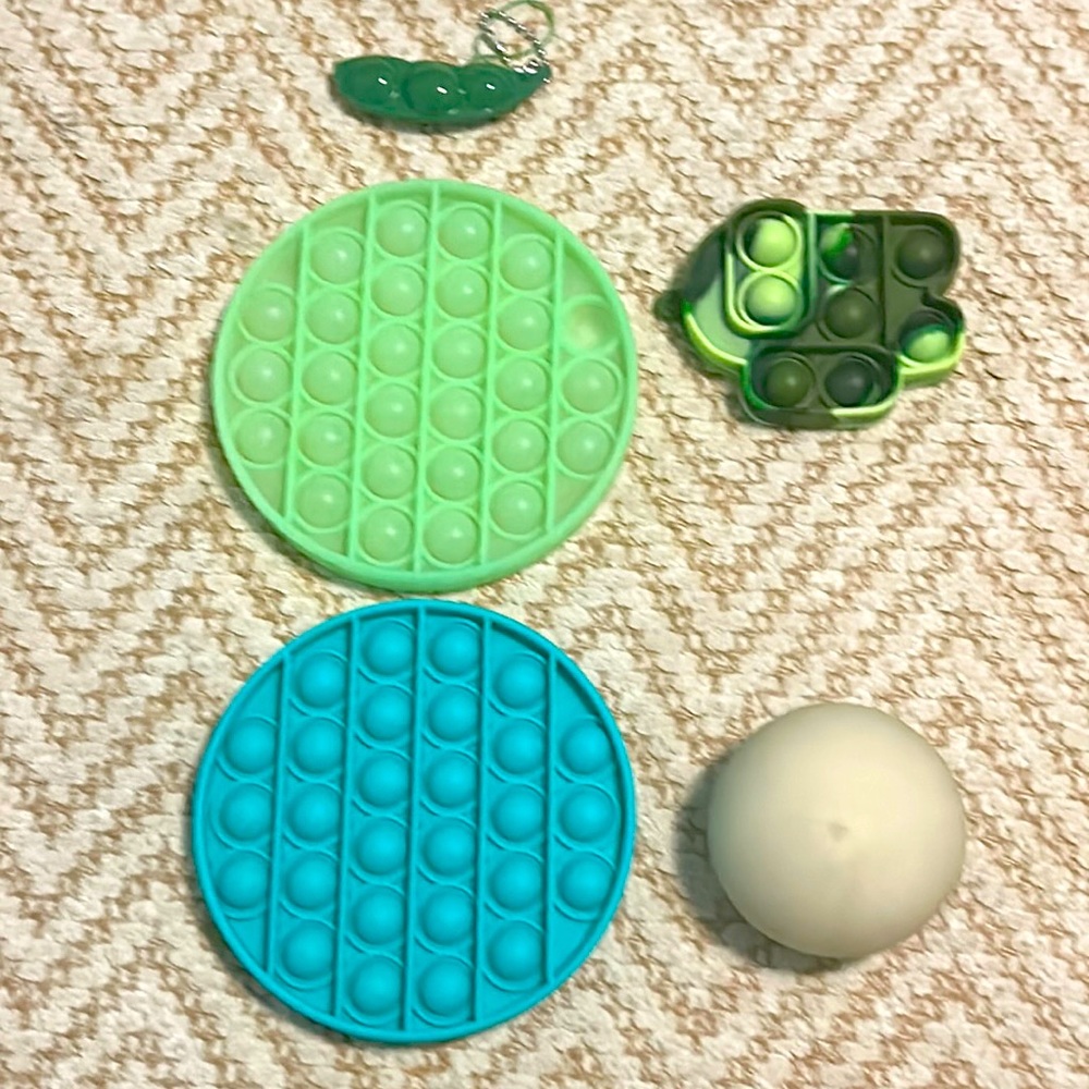 Green and glow in the dark fidget bundle : excellent condition